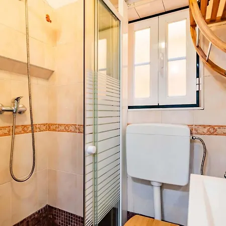 Live Alfama By Tram 28 | 1br Lissabon